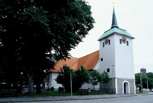Kyrkan från nordväst. 
