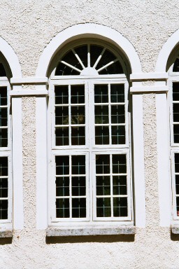 Långhusfönster på Sparlösa kyrka. Neg.nr. 04/145:18. JPG.
