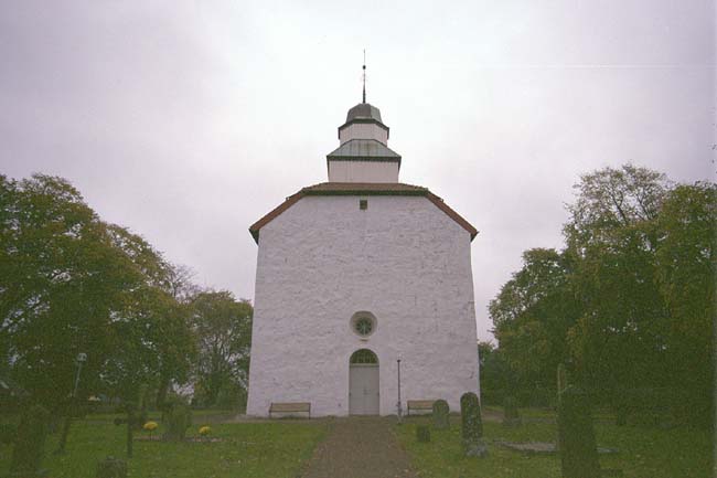 Skummeslöv kyrka, exteriör. Fasader mot SV.