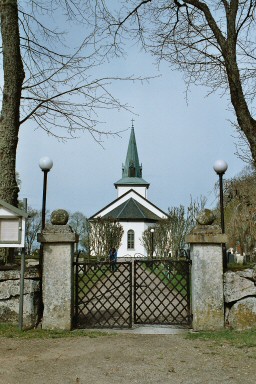 Östra grinden till Önums kyrkogård. Neg.nr. 04/106:20. JPG.