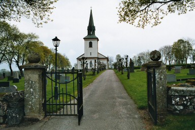Västra ingången till Larvs kyrkogård. Neg.nr. 04/114:06. JPG.