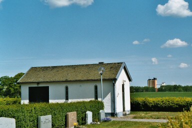 Bårhus på Kvänums kyrkogård. Neg.nr. 04/137:12. JPG. 