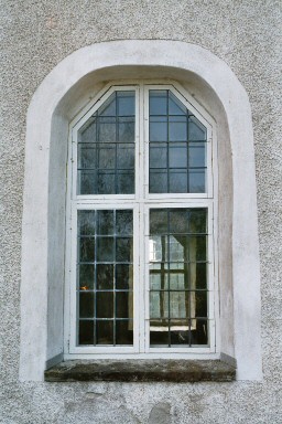 Långhusfönster från sent 1700-tal på Laske-Vedums kyrka. Neg.nr. 04/119:06. JPG. 