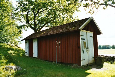 Uthus på Stora Mellby kyrkogård. Neg.nr. B961_003:04. JPG. 
