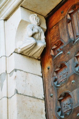 Skulptural utsmyckning i västportal på Skara domkyrka. Neg.nr. 04/356:08. JPG. 