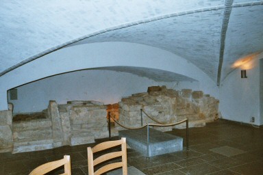 Rester av romansk krypta under högkoret i Skara domkyrka, detalj. Neg.nr. 04/352:07. JPG.