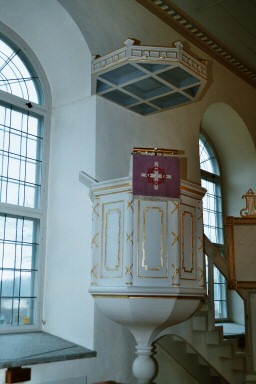 Predikstolen i Torsö kyrka. Neg.nr 04/367:12.jpg