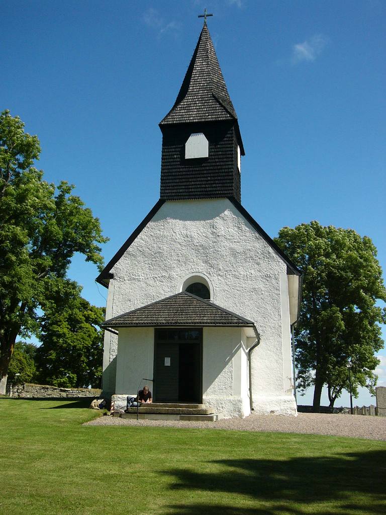 Nässja kyrka från väster.