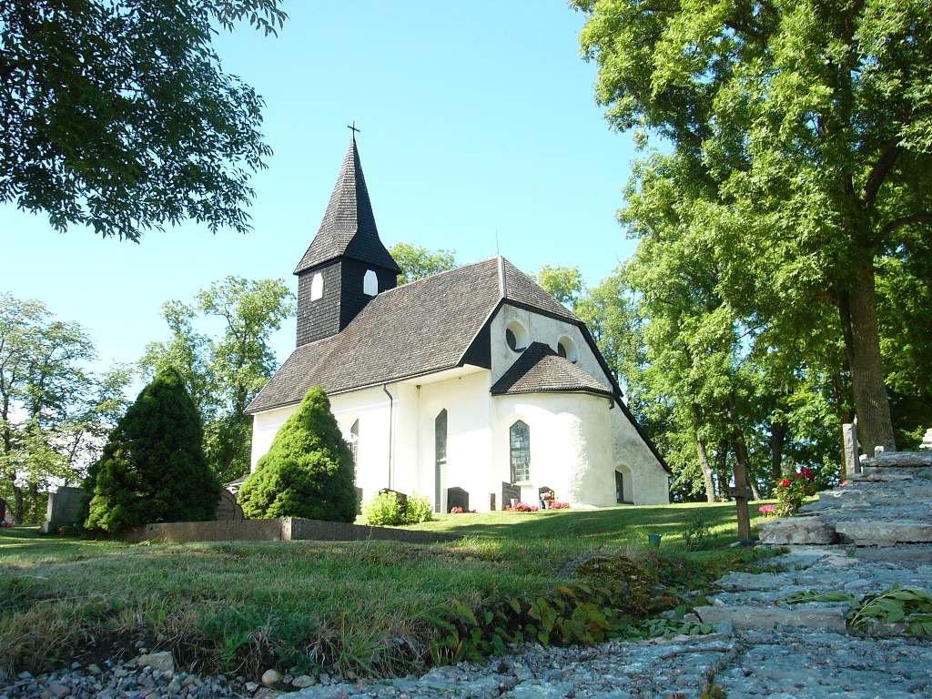 Nässja kyrka från sydöst.