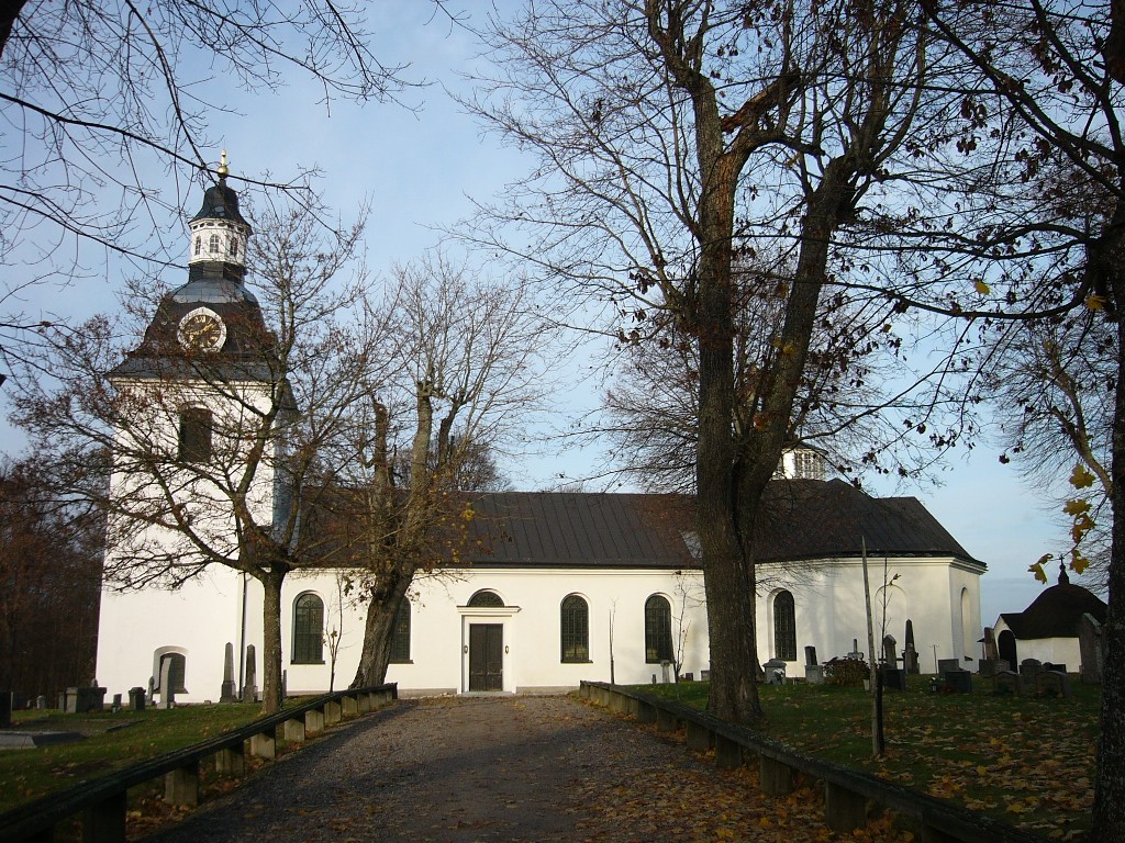 Skedevi kyrka från söder.