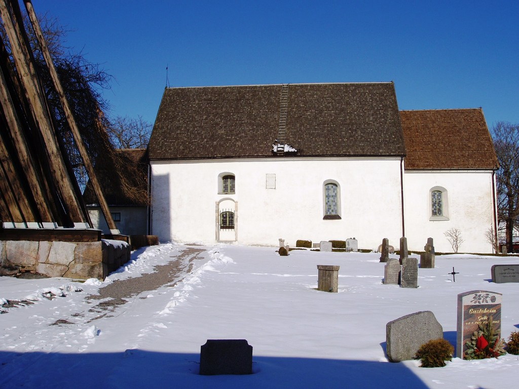 Kullerstads kyrka från söder.