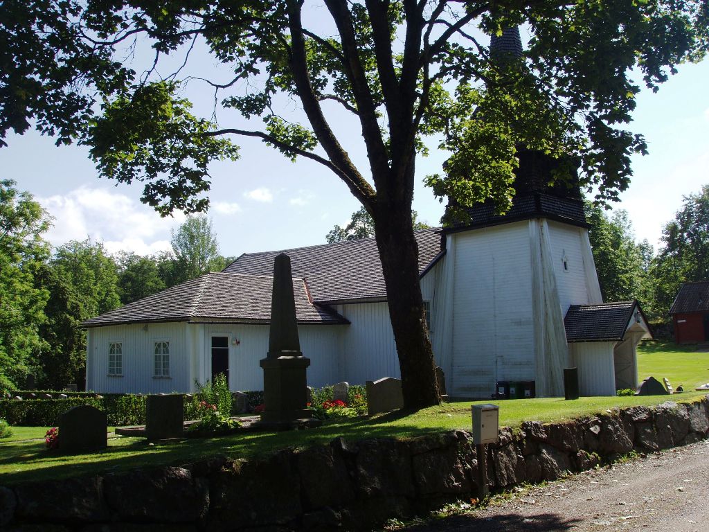 Simonstorps kyrka från nordväst.