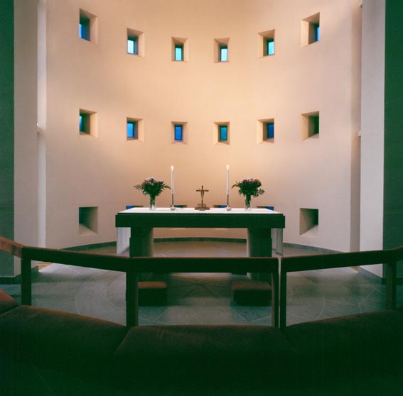 Lundby Nya Kyrka, altaret