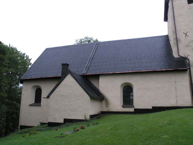 Salems kyrka, norra långsidan med sakristians utbyggnad