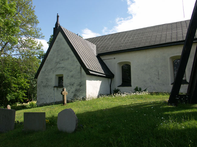 Husby-Oppunda kyrka, exteriör från nordväst