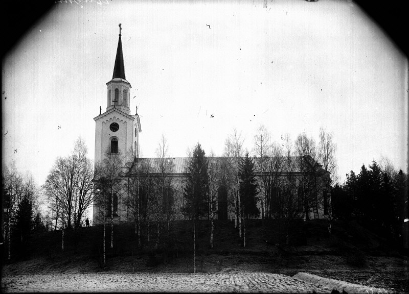 Hamringe kyrka från väst.