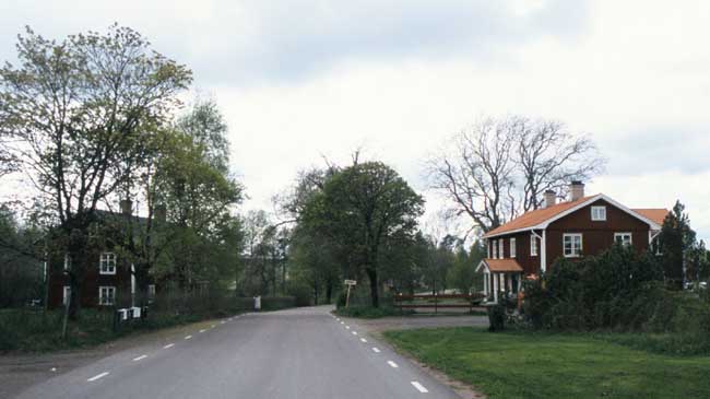 Vägen genom Alsters kyrkby.