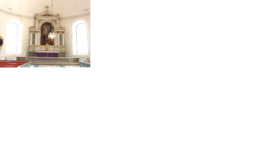 Husby kyrka, interiör, kyrkorummet, koret med altare i öster.

Altaranordningen, med en stiltypisk nyklassicistisk tempelfasad med kolonner och attribut, är ritad 1860 av L. Hawerman. Den är målad i vitt med marmoreringar och förgyllda detaljer. Altartavlan, som är insatt i en rundbågig nisch i mitten av altarfasaden, föreställer Kristi upp-ståndelse och är utförd 1862 av A-G. Hertzberg. 

Altarbordet är murat, men inklätt med träpanel. Det är som altarringen och altaruppsatsen ritat av Hawerman. Altarringen har balusterdockor och speglar marmorerade i samma mörkgröna kulör som altaranordningens sockel och altarets panel.

