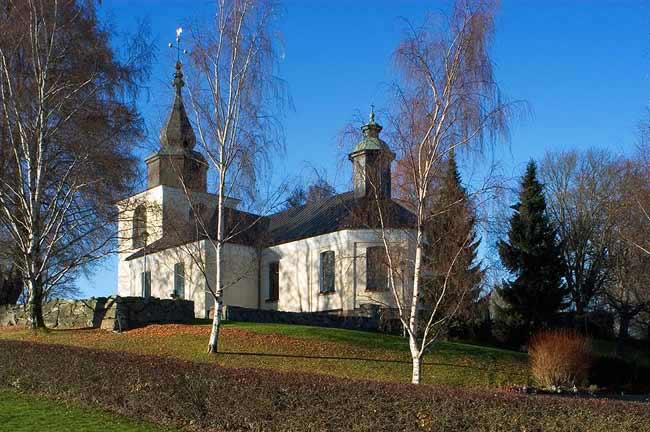Östra Ryds kyrka från sydöst.
