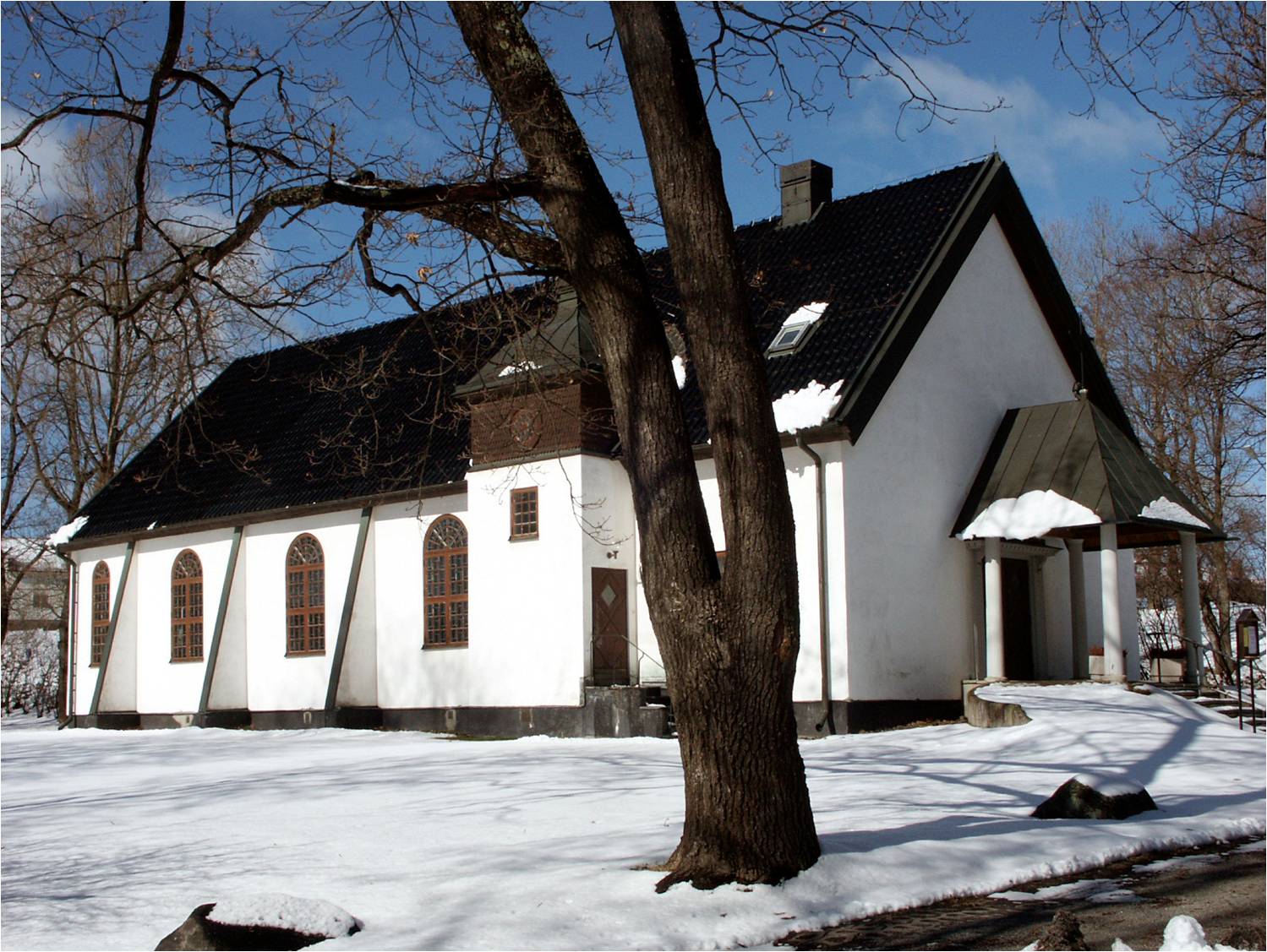 Iggesunds kyrka från söder. 