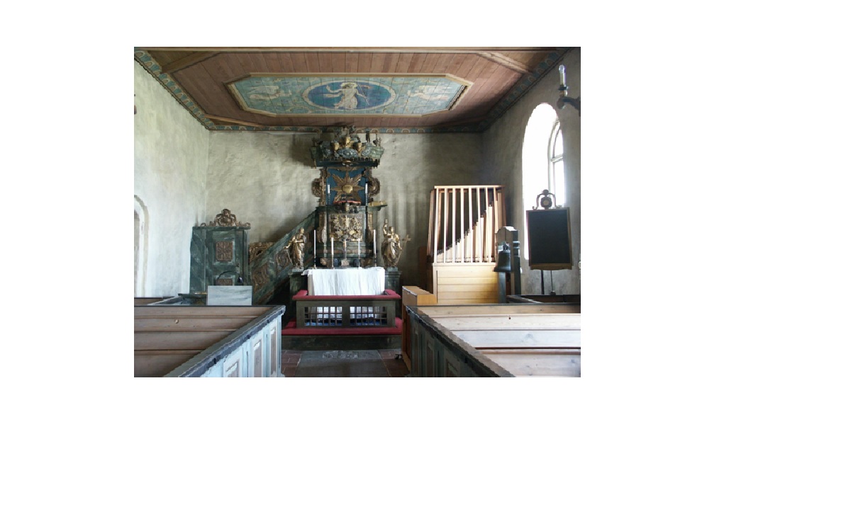 Interiör med altarpredikstolen från 1753. 