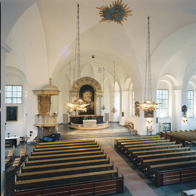 Kungsholms kyrka, kyrkorummet mot östra korsarmen och koret från orgelläktaren. 


