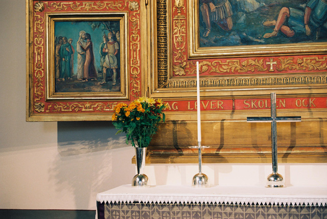 Stefanskyrkan, detalj av altarskåp med målningar av Einar Forseth. 
