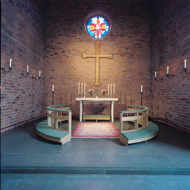 Mälarhöjdens kyrka, det sekundärt tillbyggda koret i söder. 
