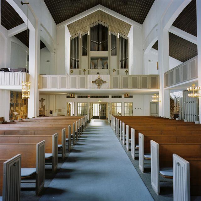 S:t Görans kyrka, kyrkorummet mot väster och orgelläktaren. 