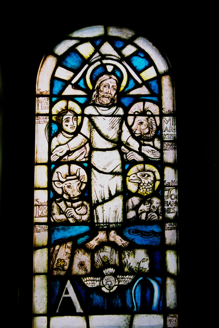 Västerledskyrkan, det s k evangeliefönstret med glasmålning av Einar Forseth i det lilla f d dopkapellet.
