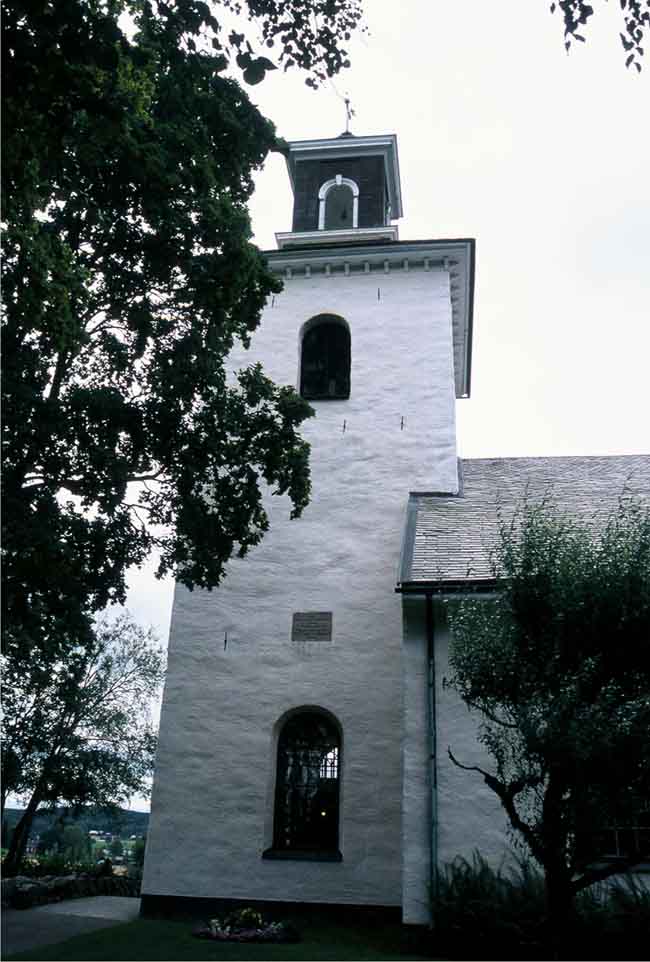 Östra Ämterviks kyrka från väster.