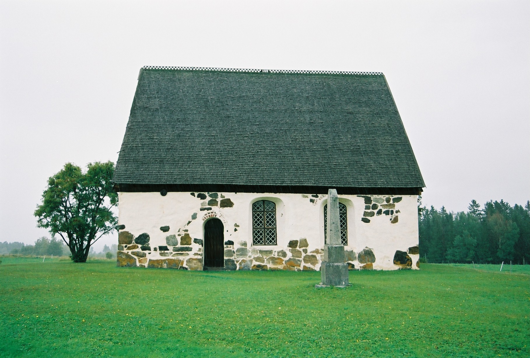 Marby gamla kyrka, vy från söder. 


Bilderna är tagna av Christina Persson & Isa Lindkvist, bebyggelseantikvarier vid Jämtlands läns museum, i samband med inventeringen, 2005-2006.
