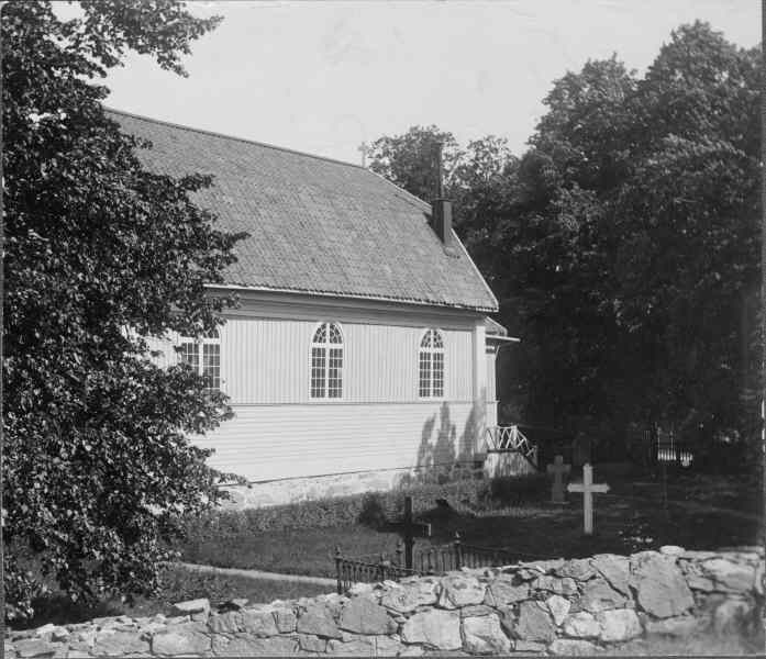 Dalarö kyrka, södra fasaden