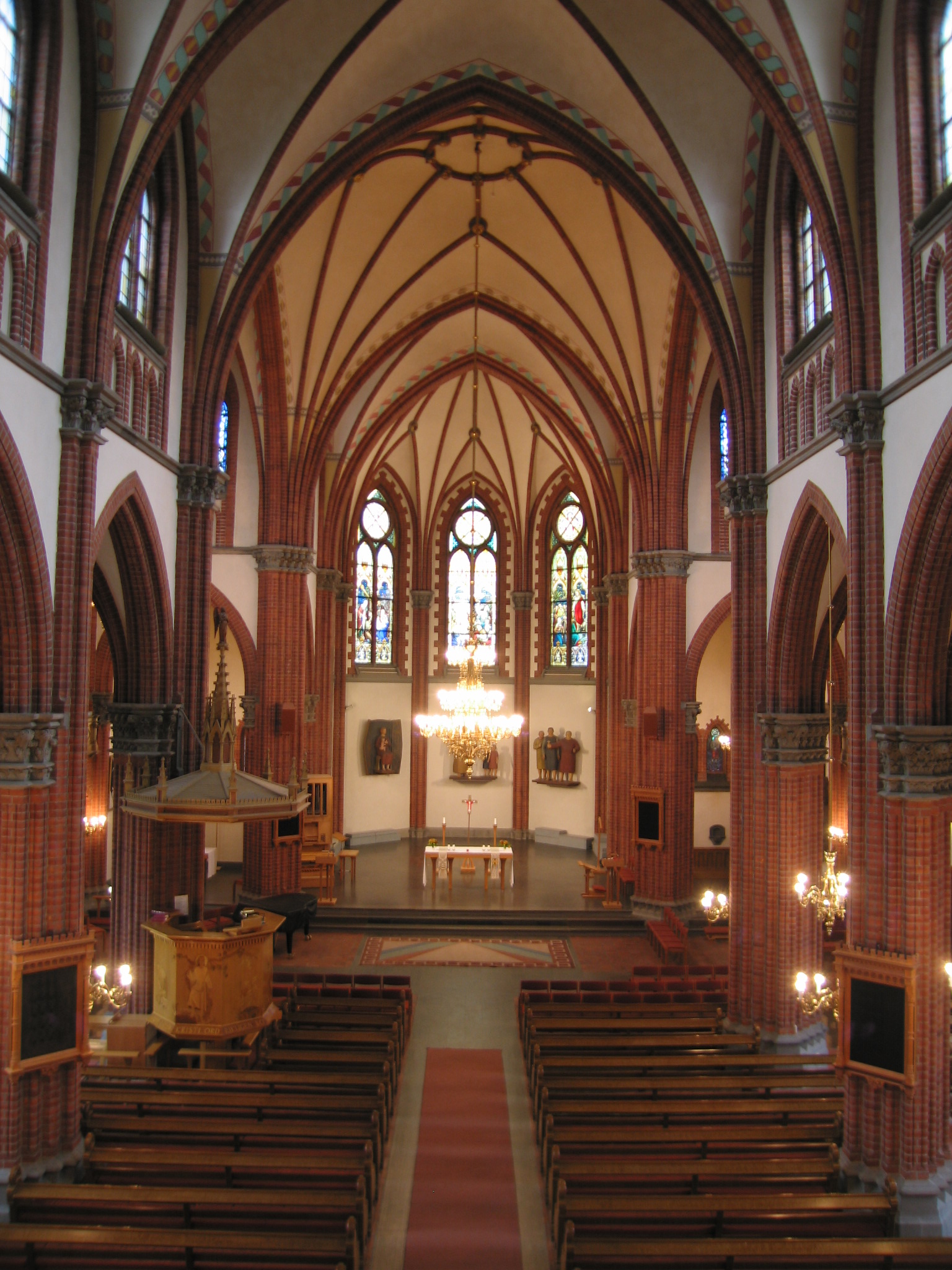 Gustaf Adolfs kyrka, interiör, vy mot koret. 