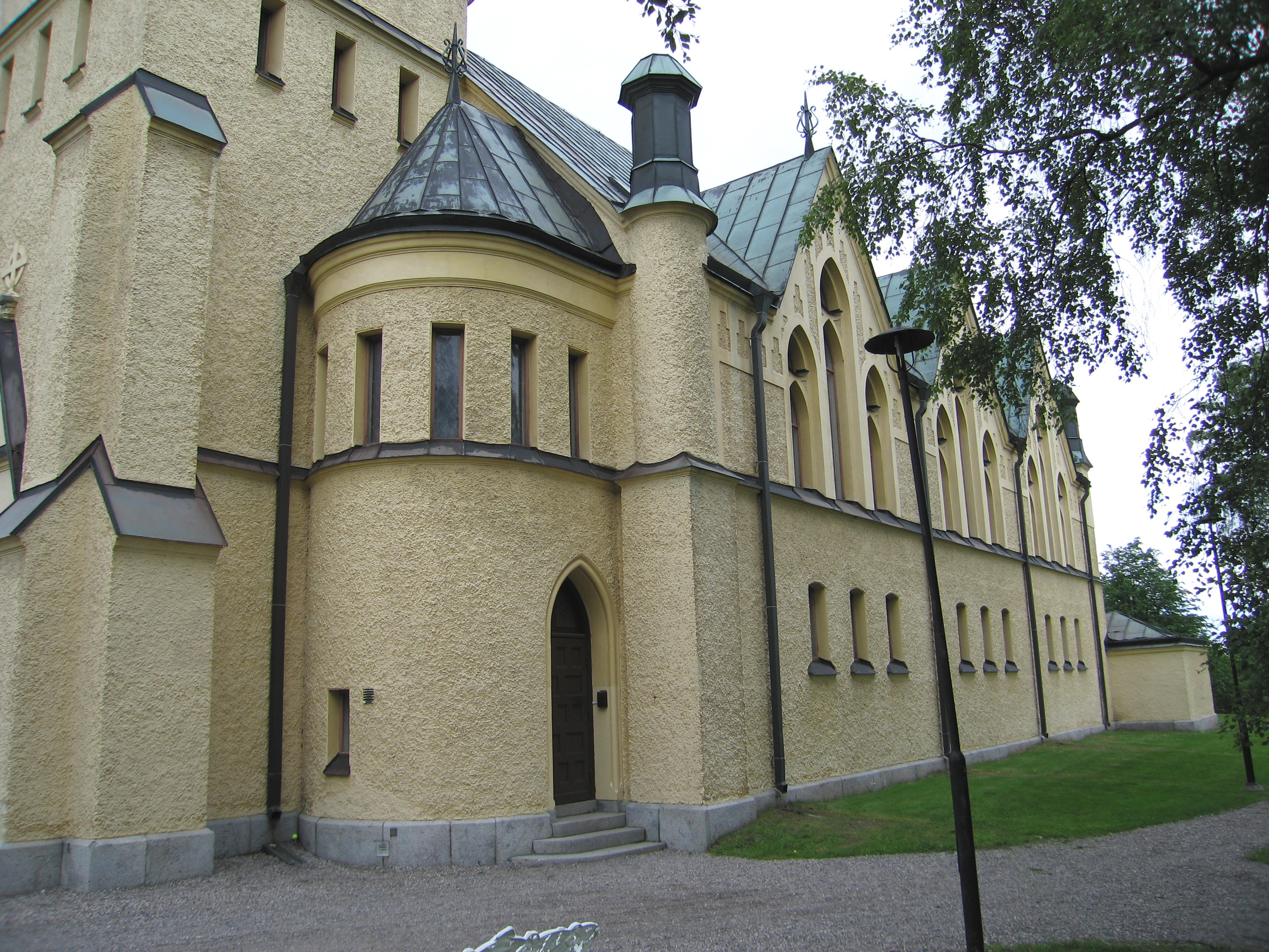 Skönsmons kyrka, exteriör, södra fasaden.