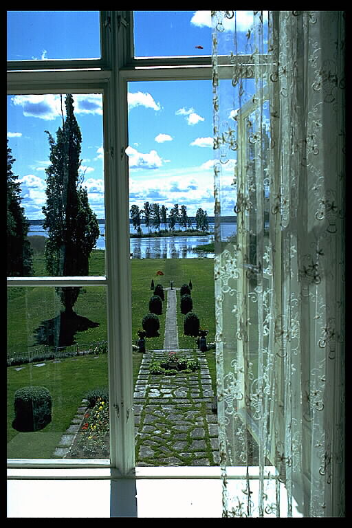 Esplunda herrgård, utsikt från salsfönstret. Bilden troligen från mitten av 1970-talet.