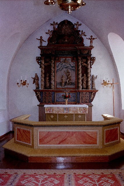 Åsle kyrka interiör altare, altaruppsats och altarring. Negnr 01/277:25