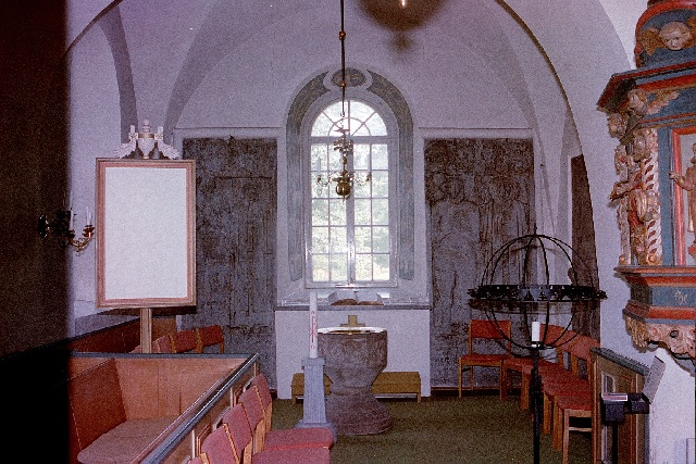 Åsle kyrka interiör norra korsarmen med dopkor. Negnr 01/277:26