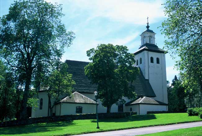 Grums kyrka från norr.