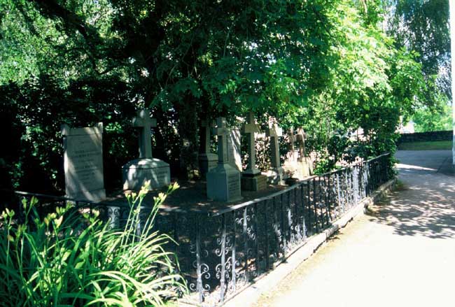 Del av den gamla kyrkogården söder om kyrkan.