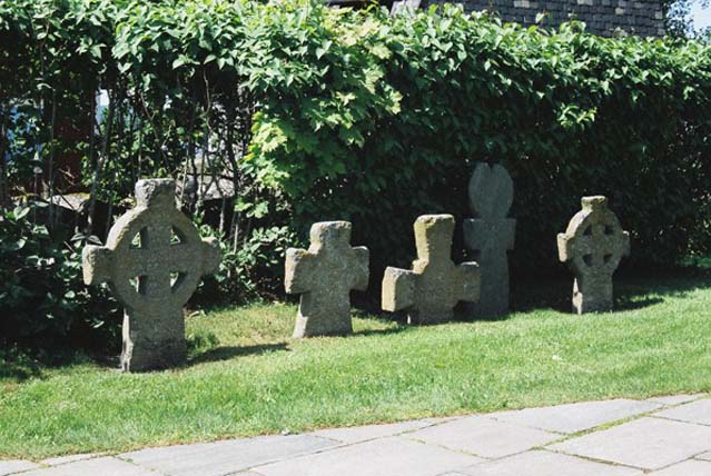 Äldre gravstenar väster om kyrkan.