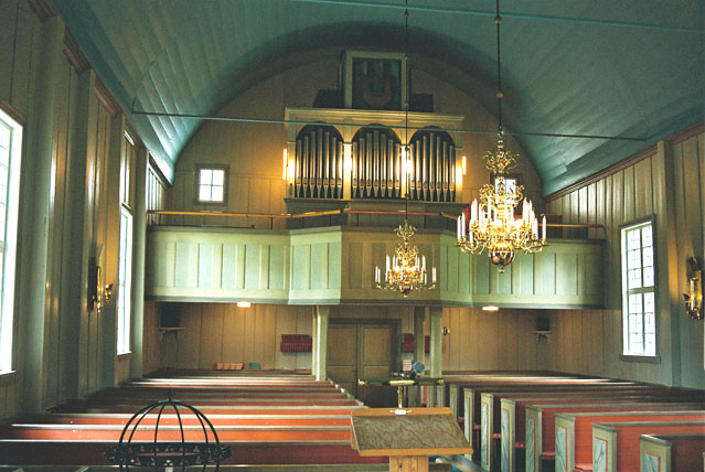 Kyrkorummet från koret i öster.