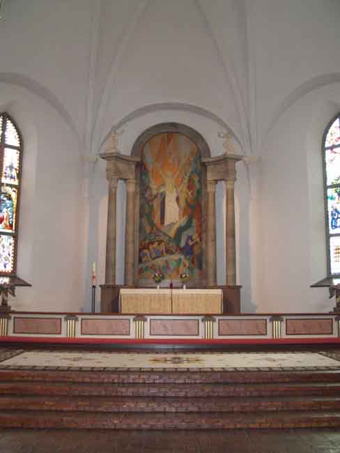 Sunne kyrka, interiören, altaruppsatsen.