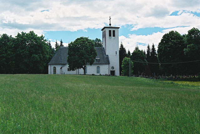 Rölanda kyrka från norr.