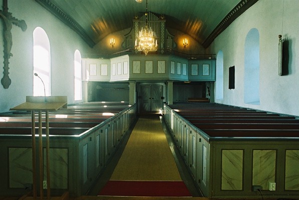 Långhuset i Marbäcks kyrka sett från koret mot läktaren, från Ö.


