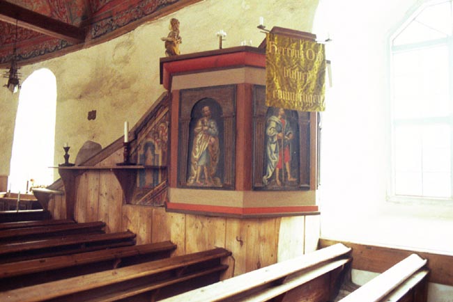 Predikstolen i Hyssna gamla kyrka.